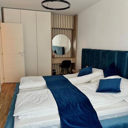 Luxury Blue Apartment Iasi Exteriör bild