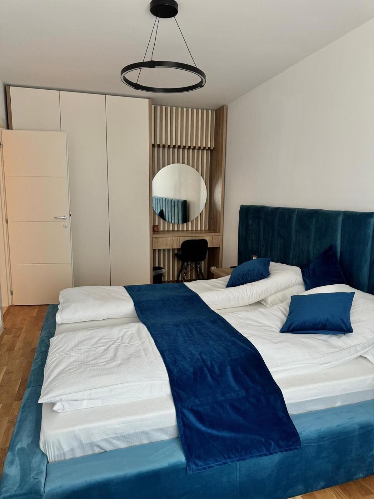 Luxury Blue Apartment Iasi Exteriör bild